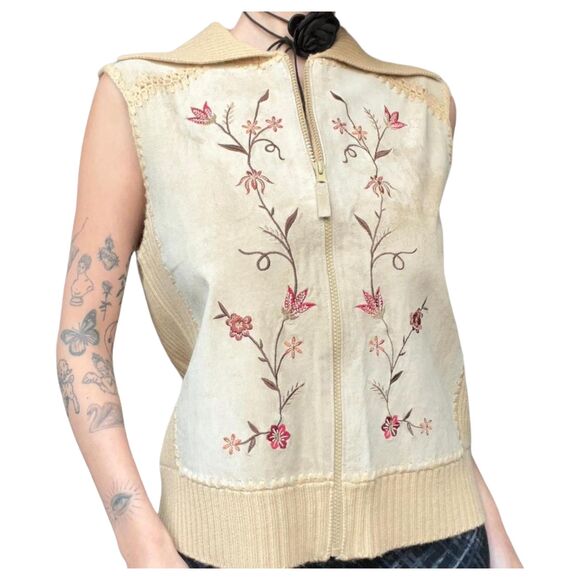 Designers Studio Originals Suede Embroidered Sweater Vest Women's Size Small - Picture 6 of 8